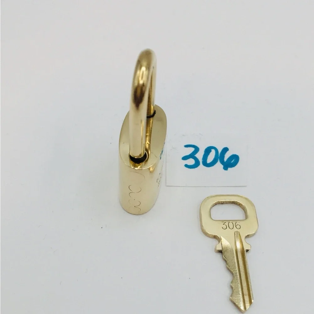 Authentic Louis Vuitton Lock and key 306 - Picture 4 of 8